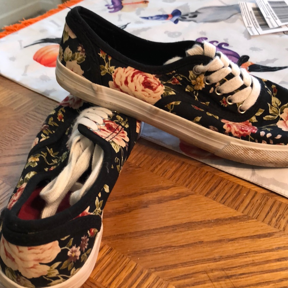 Flowered sneakers